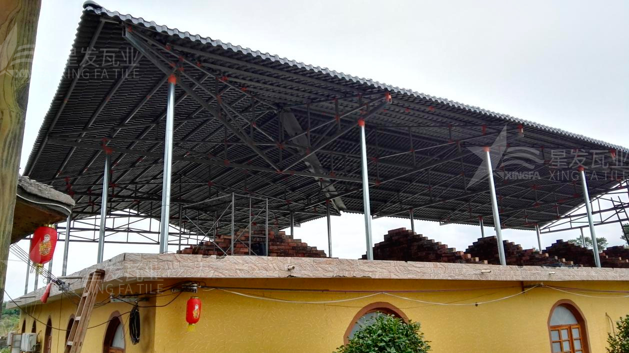 “鋼結(jié)構(gòu)+合成樹脂瓦”屋面建筑體系已被普遍應(yīng)用，促進(jìn)行業(yè)發(fā)展