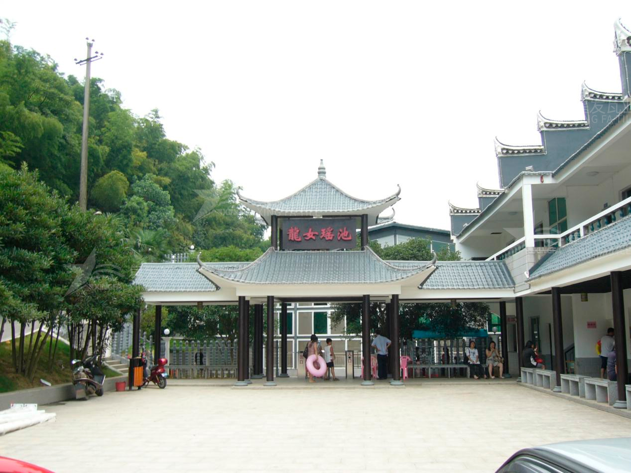 屋頂材料合成樹脂瓦和不銹鋼瓦哪個(gè)好？選擇很重要！