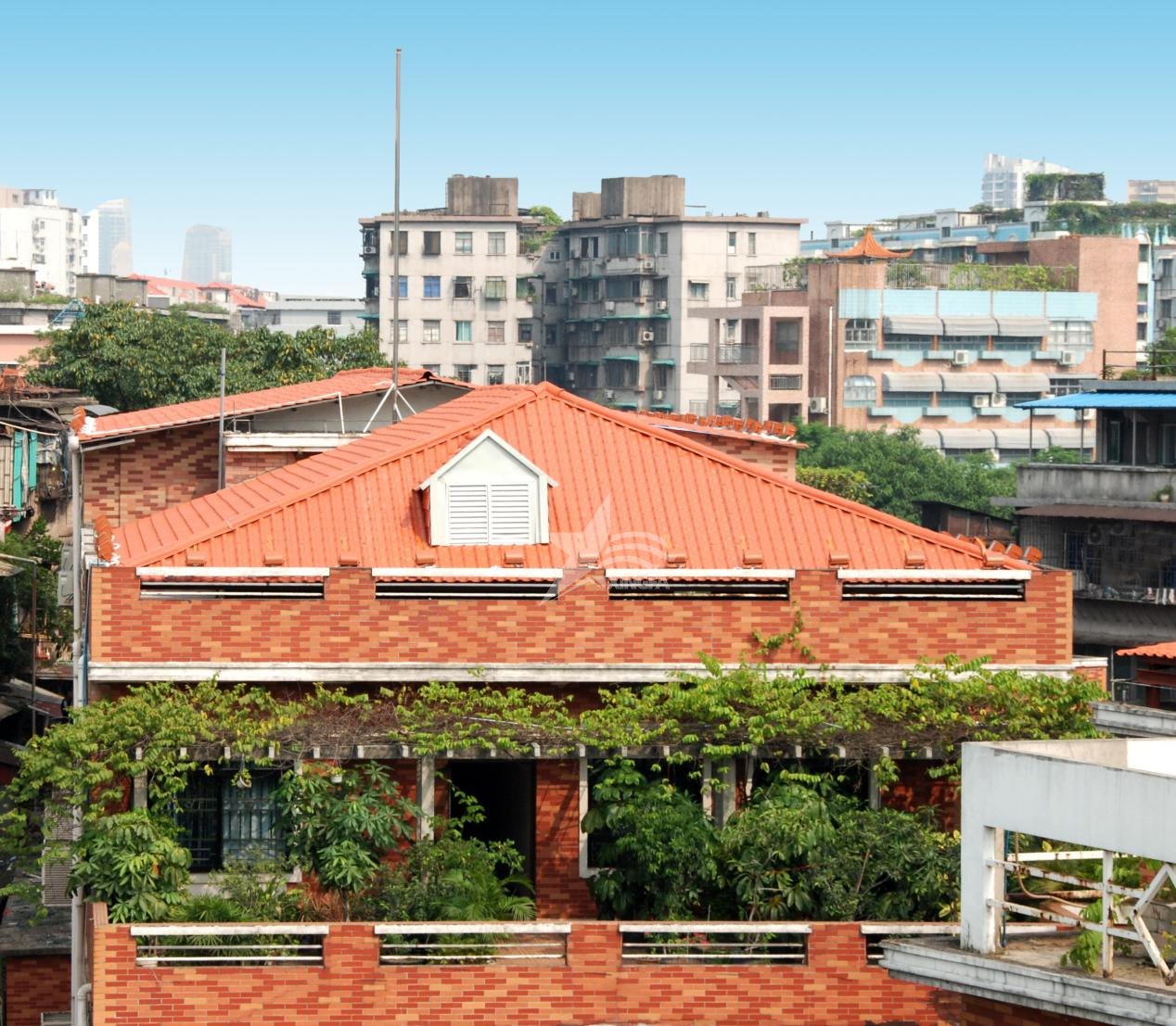 新農(nóng)村建房：琉璃瓦與合成樹(shù)脂瓦對(duì)比，何者更適合？